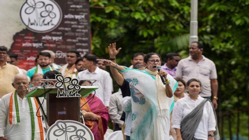 ममता ने बंगाल में भाजपा विरोधी मोर्चे के लिए कांग्रेस, माकपा से संपर्क साधा; कहा- वह सीएम अधिकारी को "बेनकाब" कर सकती हैं