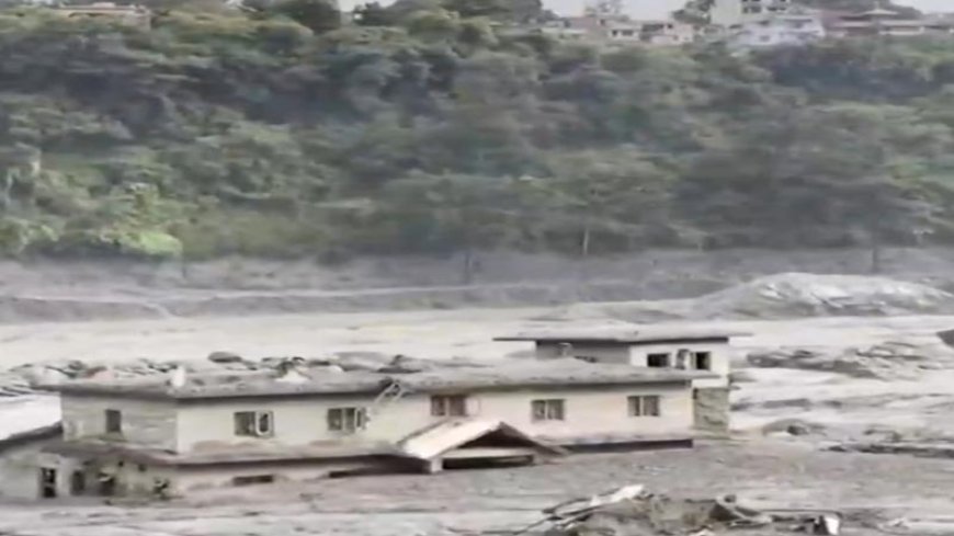 नेपाल में आई बाढ़ के बाद बचाव अभियान का छठे दिन में प्रवेश.. मौतों का आंकड़ा 800 के करीब 500 से ज्यादा लापता